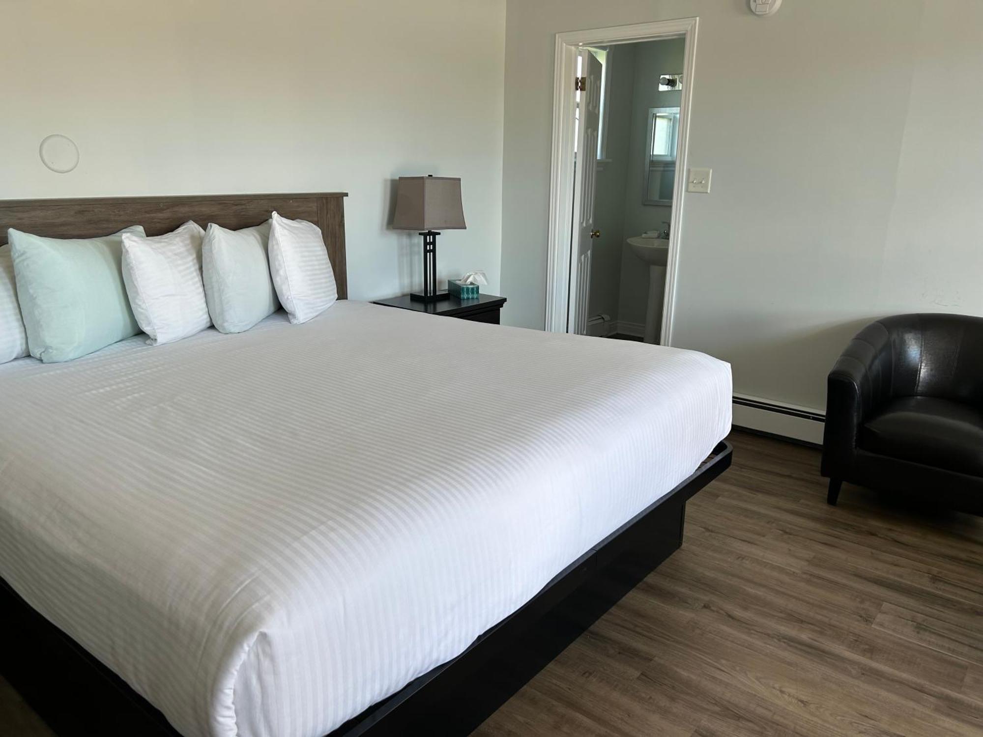 Middleton Motel & Suites Екстер'єр фото