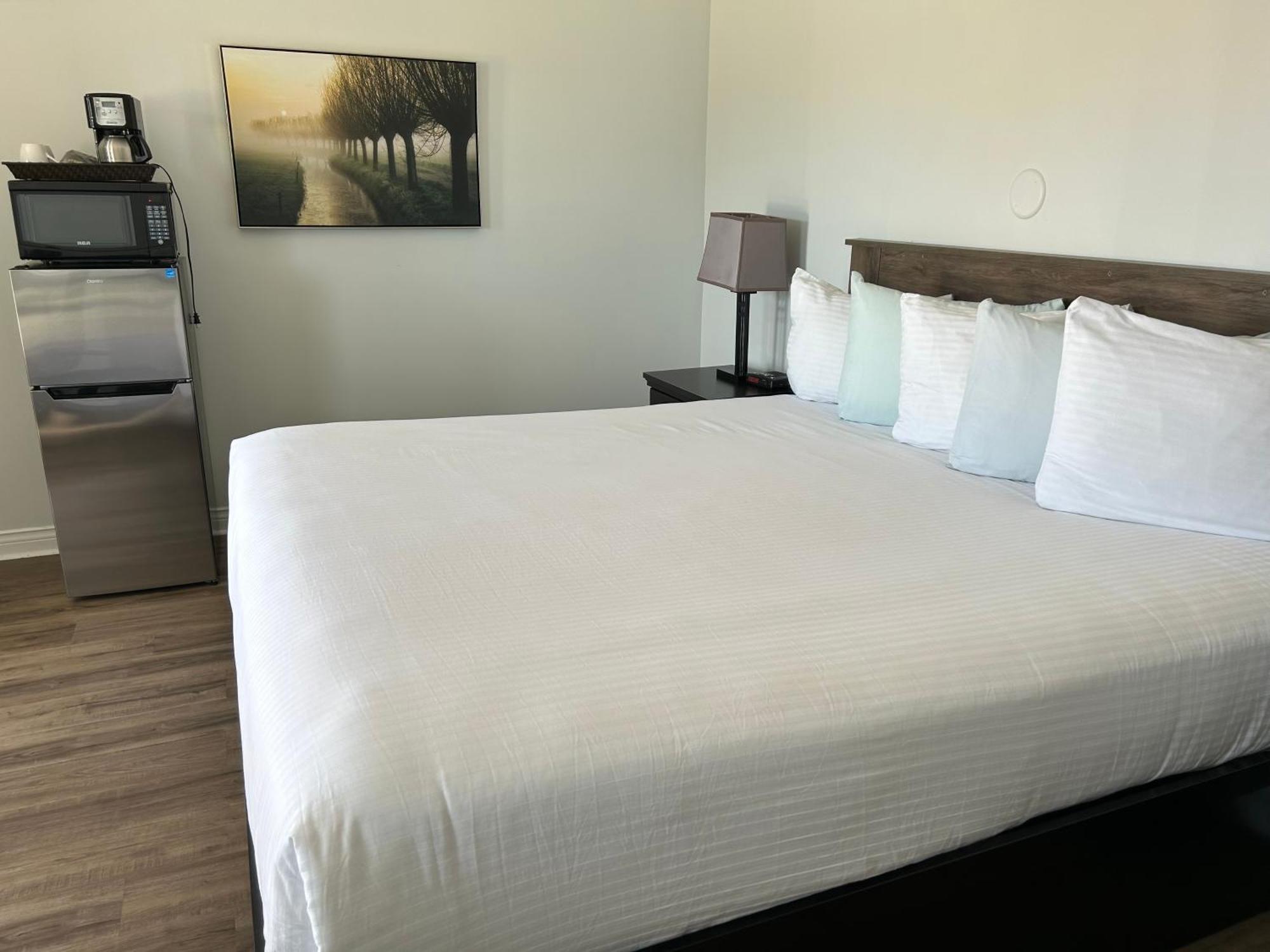 Middleton Motel & Suites Екстер'єр фото