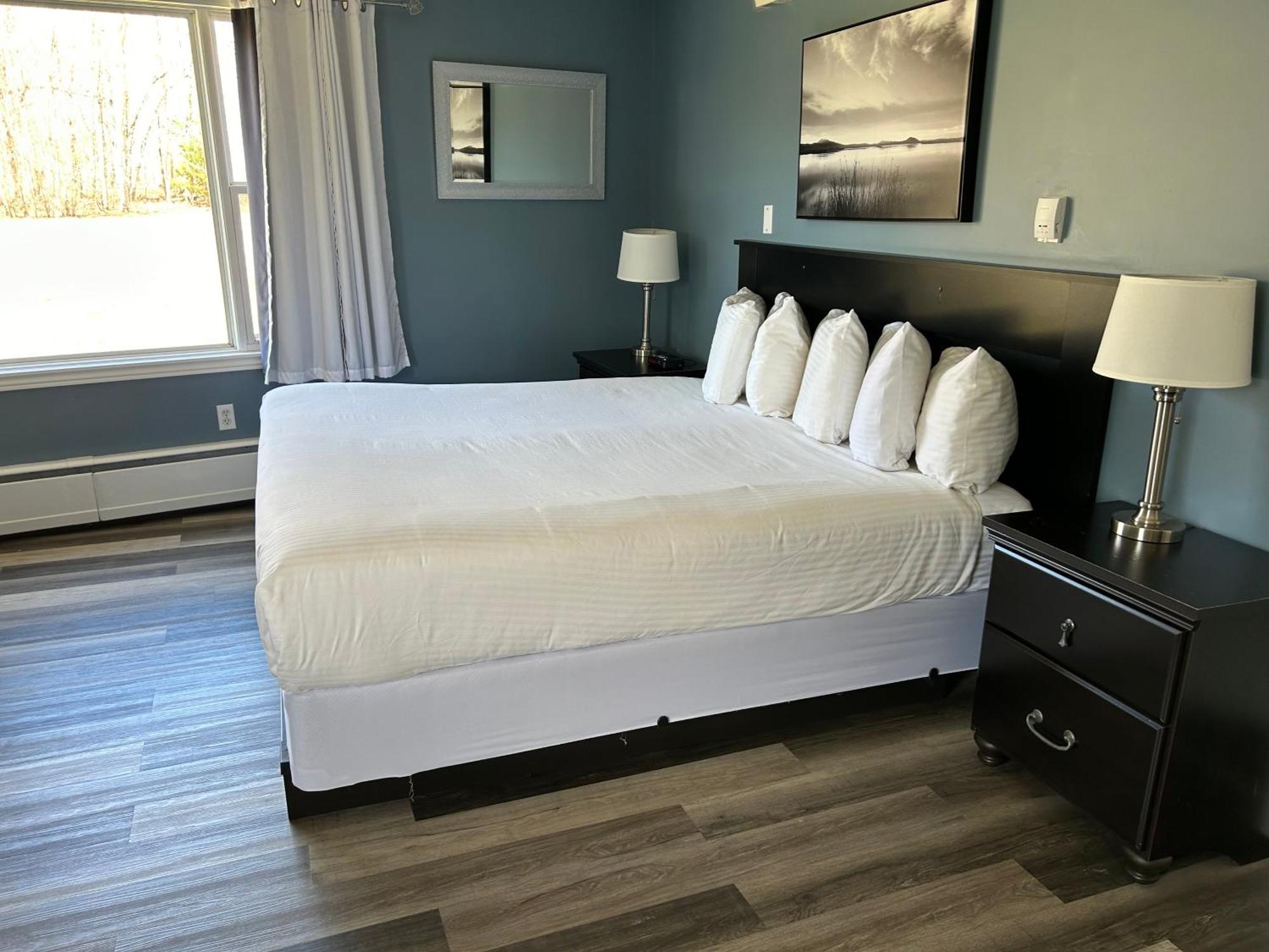 Middleton Motel & Suites Екстер'єр фото