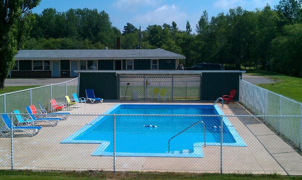 Middleton Motel & Suites Екстер'єр фото
