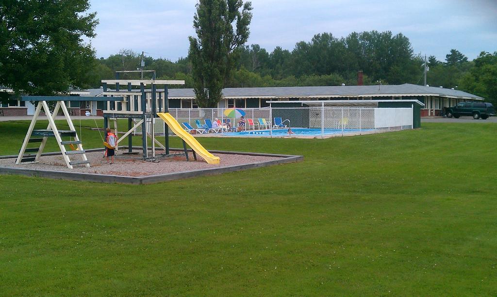 Middleton Motel & Suites Екстер'єр фото